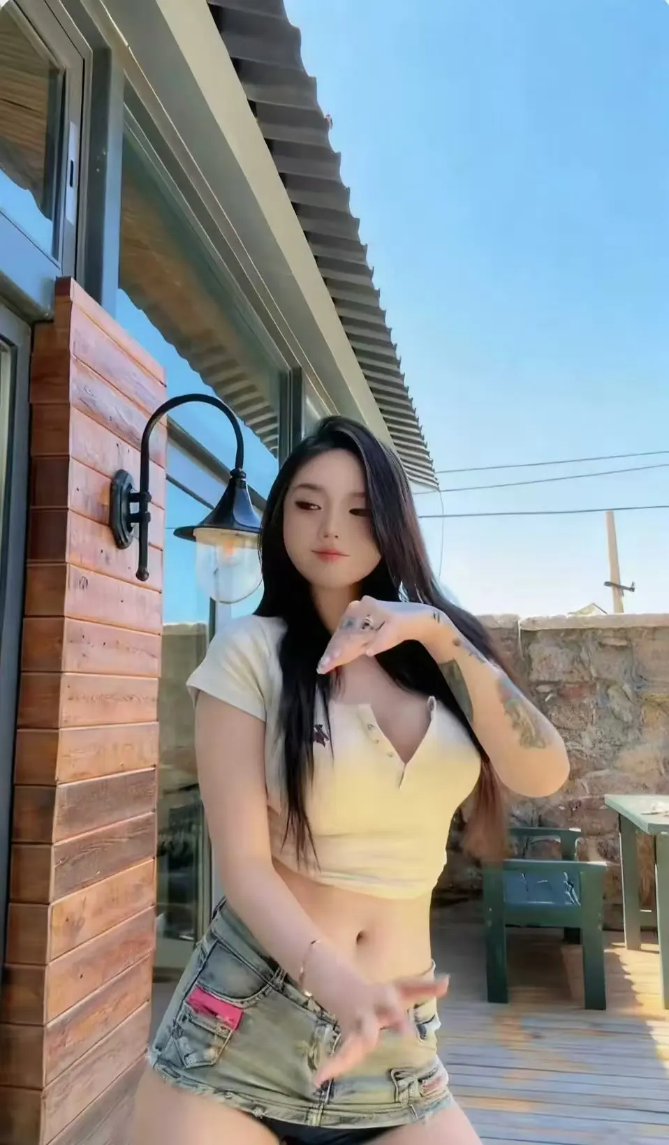 《Meena 成美男》高清全集中文版未删减免费看 - 无广告在线观看资源全开放 - 网盘便捷备份一次看遍Meena成美男