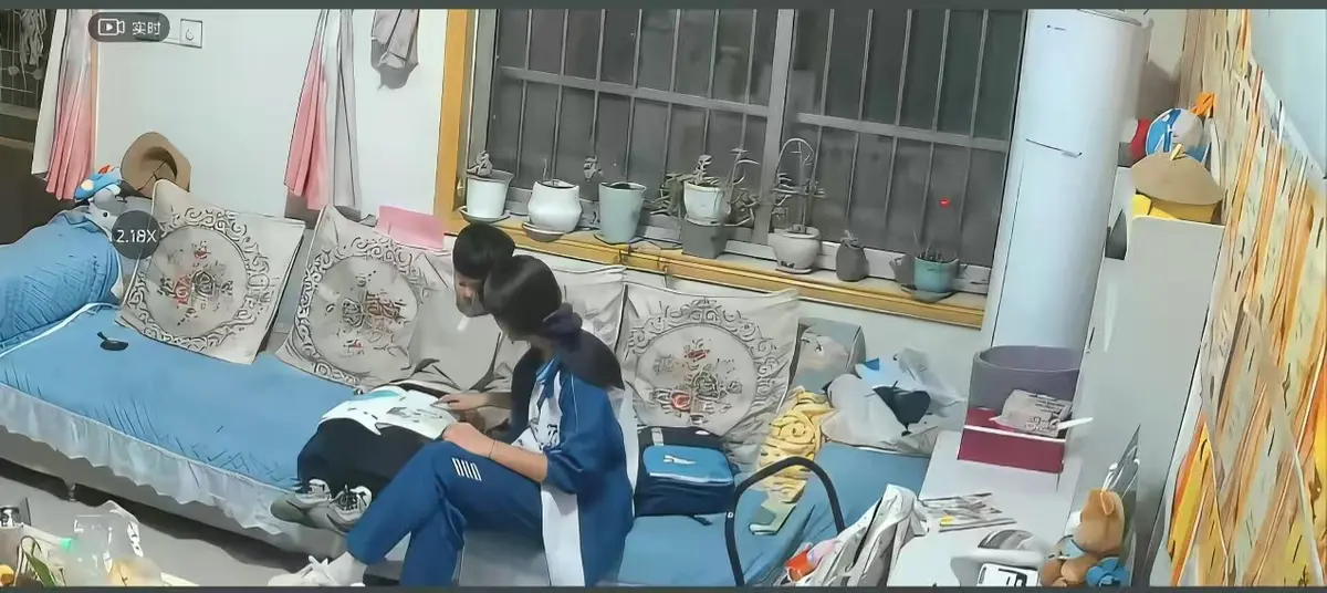 《来自姐姐的爱》无删减完整版在线播放-姐姐管教弟弟真实瞬间暖心日常-高清正片免费观看-来自姐姐的爱全集